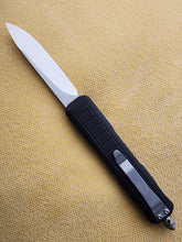 Load image into Gallery viewer, Denali Gentleman's Lightweight 8.0 inch OTF Auto-Knife
