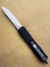 Load image into Gallery viewer, Denali Gentleman&#39;s Lightweight 8.0 inch OTF Auto-Knife
