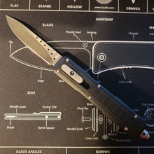 Load image into Gallery viewer, Denali Gentleman&#39;s Lightweight 8.0 inch OTF Auto-Knife
